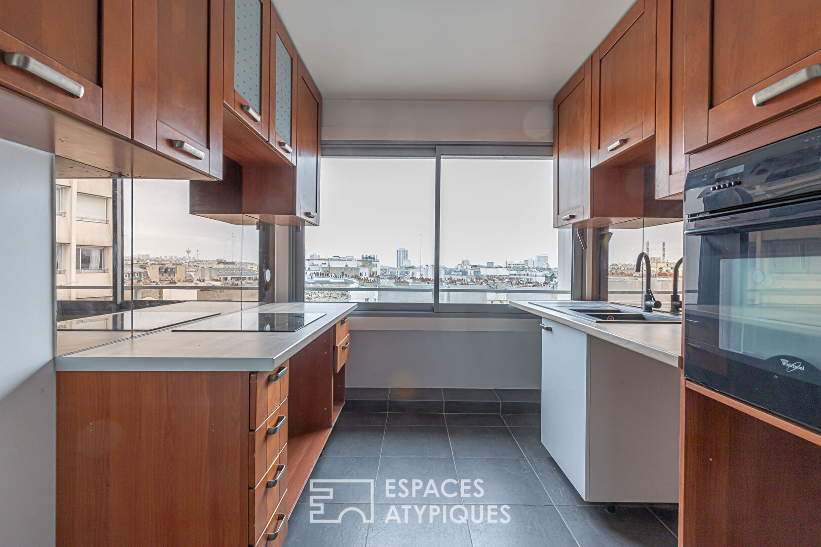 Crossing duplex on the top floor with view