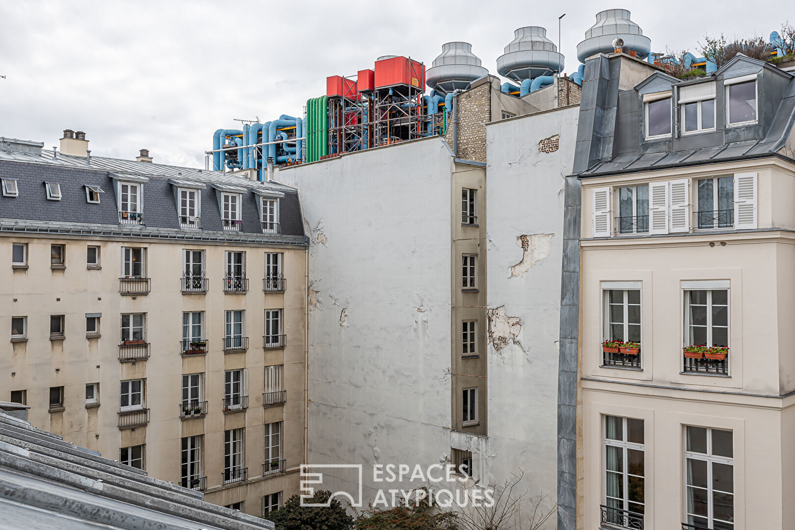 Studio dernier étage proche Beaubourg