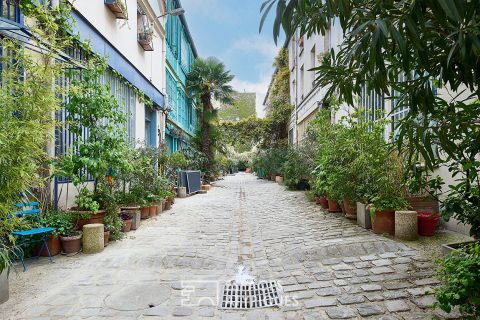 Top floor apartment with terrace in the heart of the Cité du Figuier