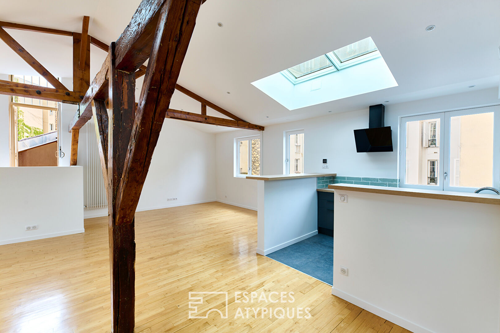 Top floor apartment with terrace in the heart of the Cité du Figuier