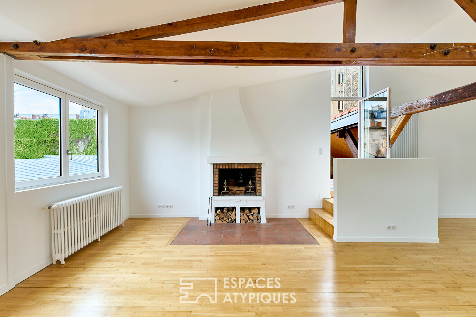 Top floor apartment with terrace in the heart of the Cité du Figuier