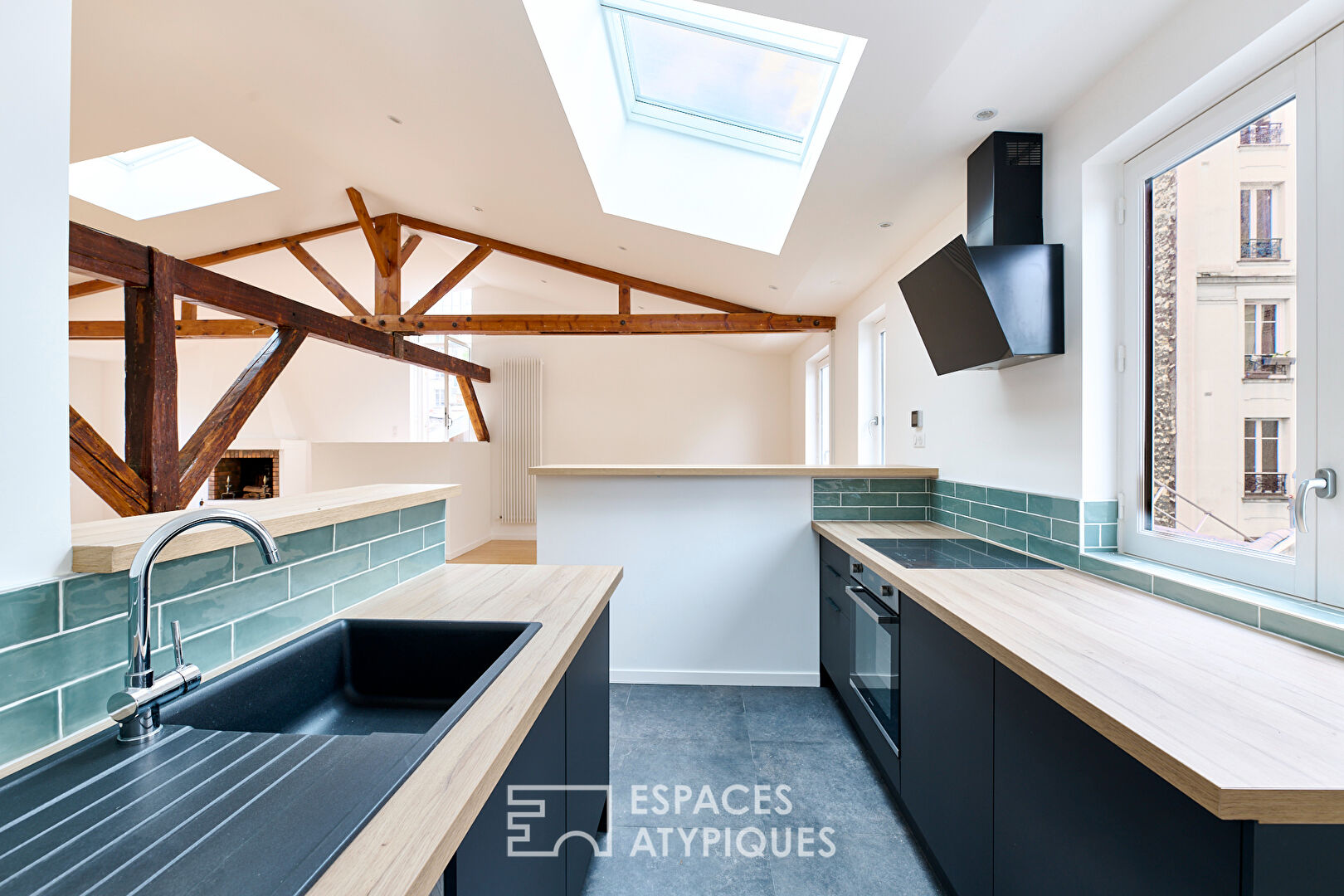 Top floor apartment with terrace in the heart of the Cité du Figuier