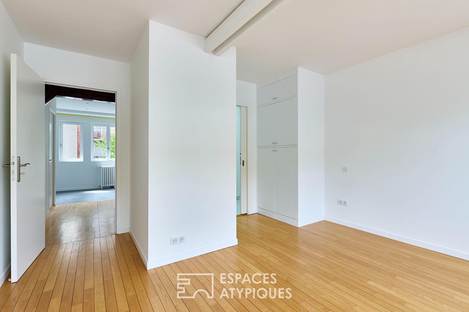 Top floor apartment with terrace in the heart of the Cité du Figuier