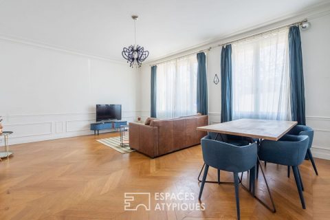 Bourgeois apartment with veranda facing the Buttes Chaumont park