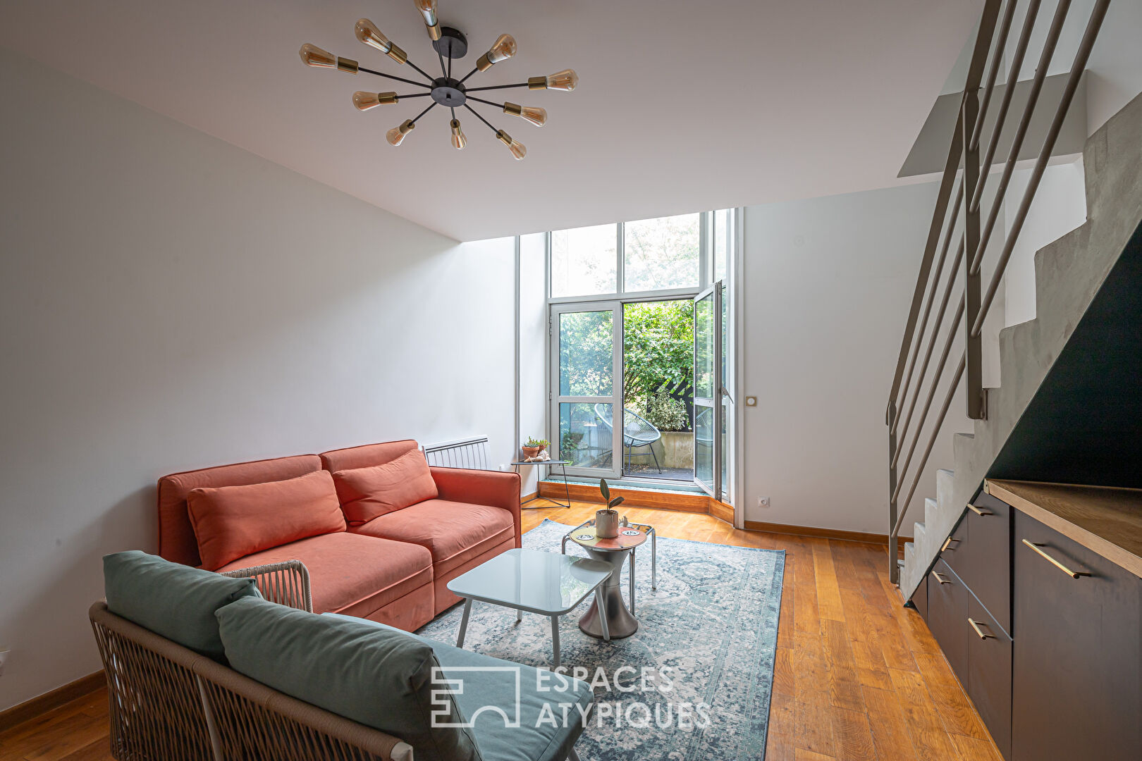 Duplex avec terrasse au rez-de-chaussée