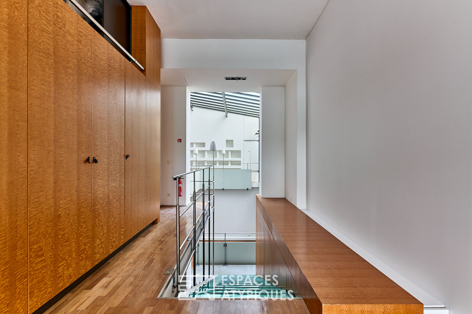 Loft with swimming pool and commercialization at Marché Saint-Martin