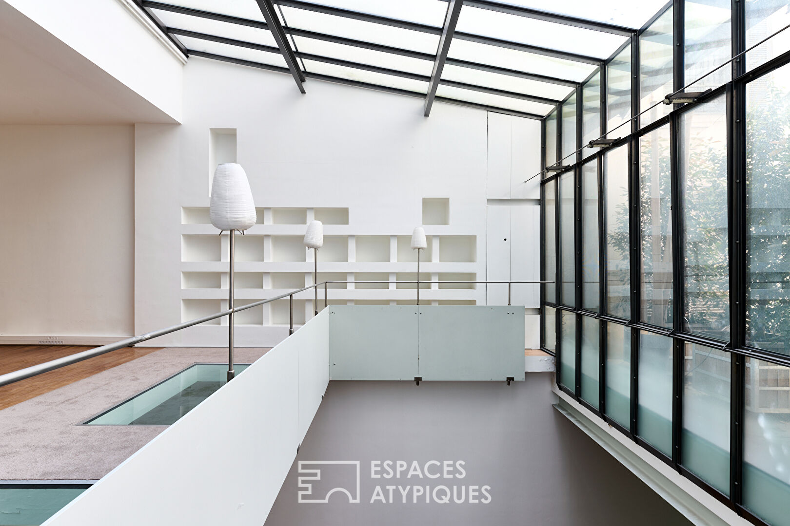 Loft with swimming pool and commercialization at Marché Saint-Martin