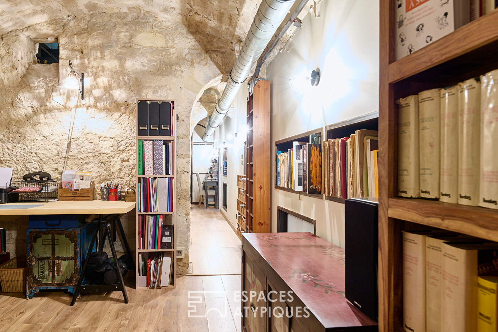 Atypical ground floor near Bastille