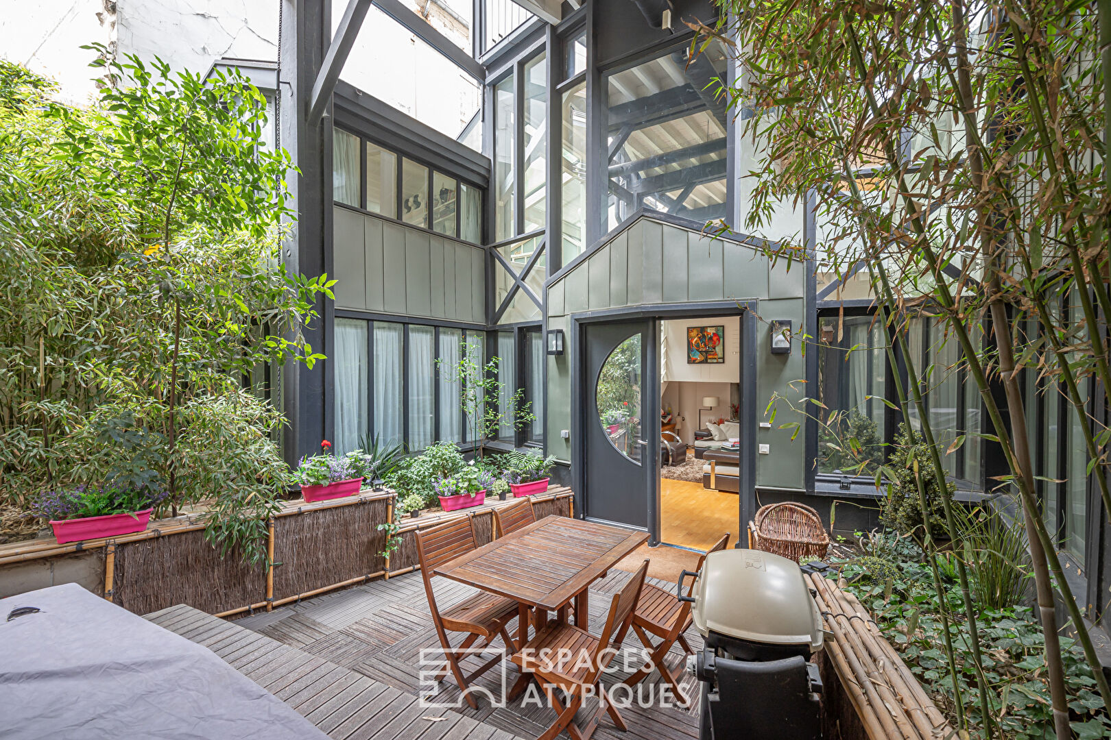 Duplex like a house with terrace