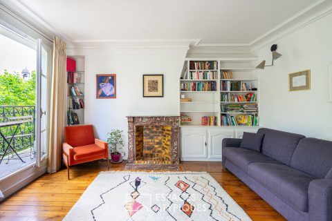 Etage élevé avec balcon aux Buttes Chaumont