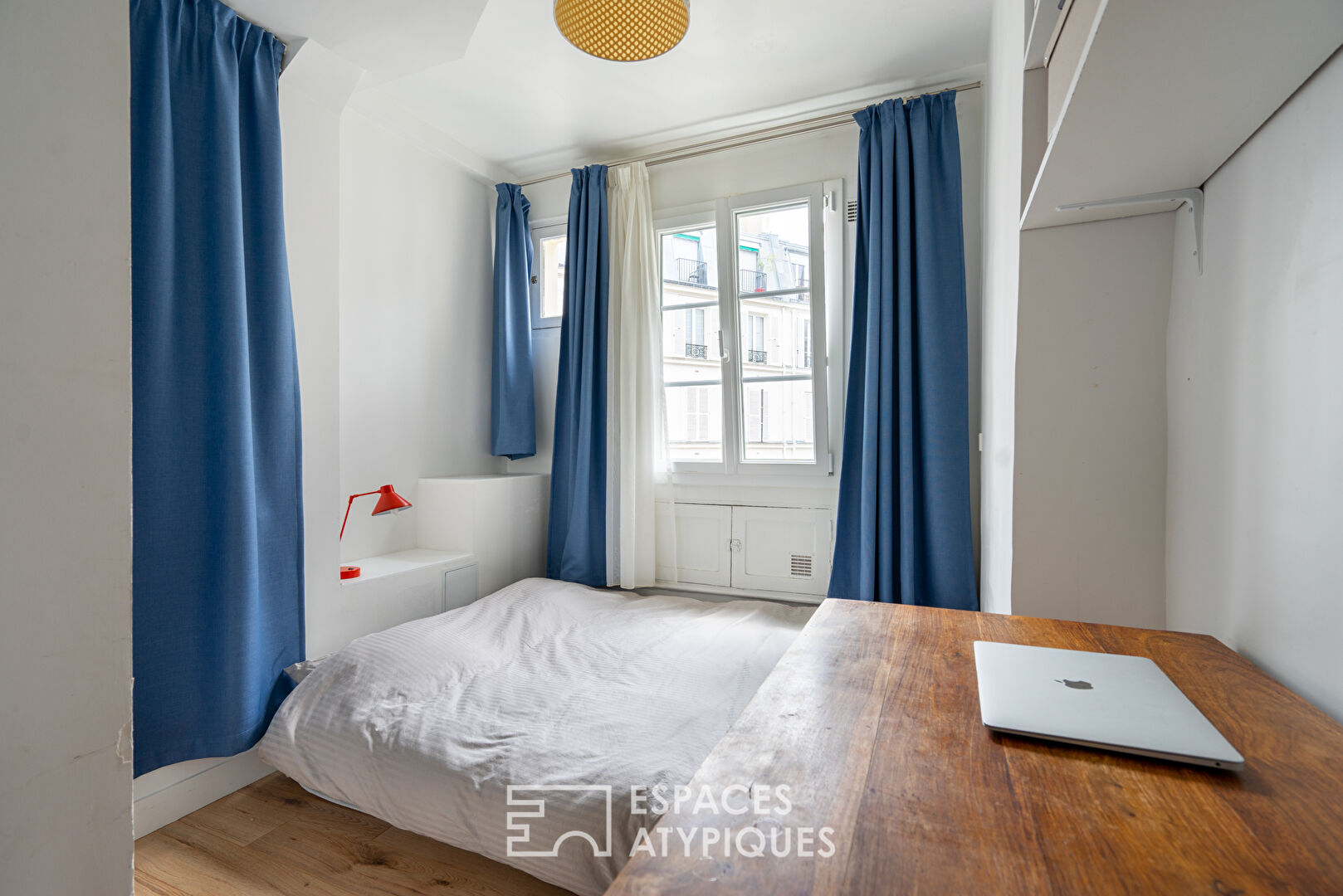 Etage élevé avec balcon aux Buttes Chaumont