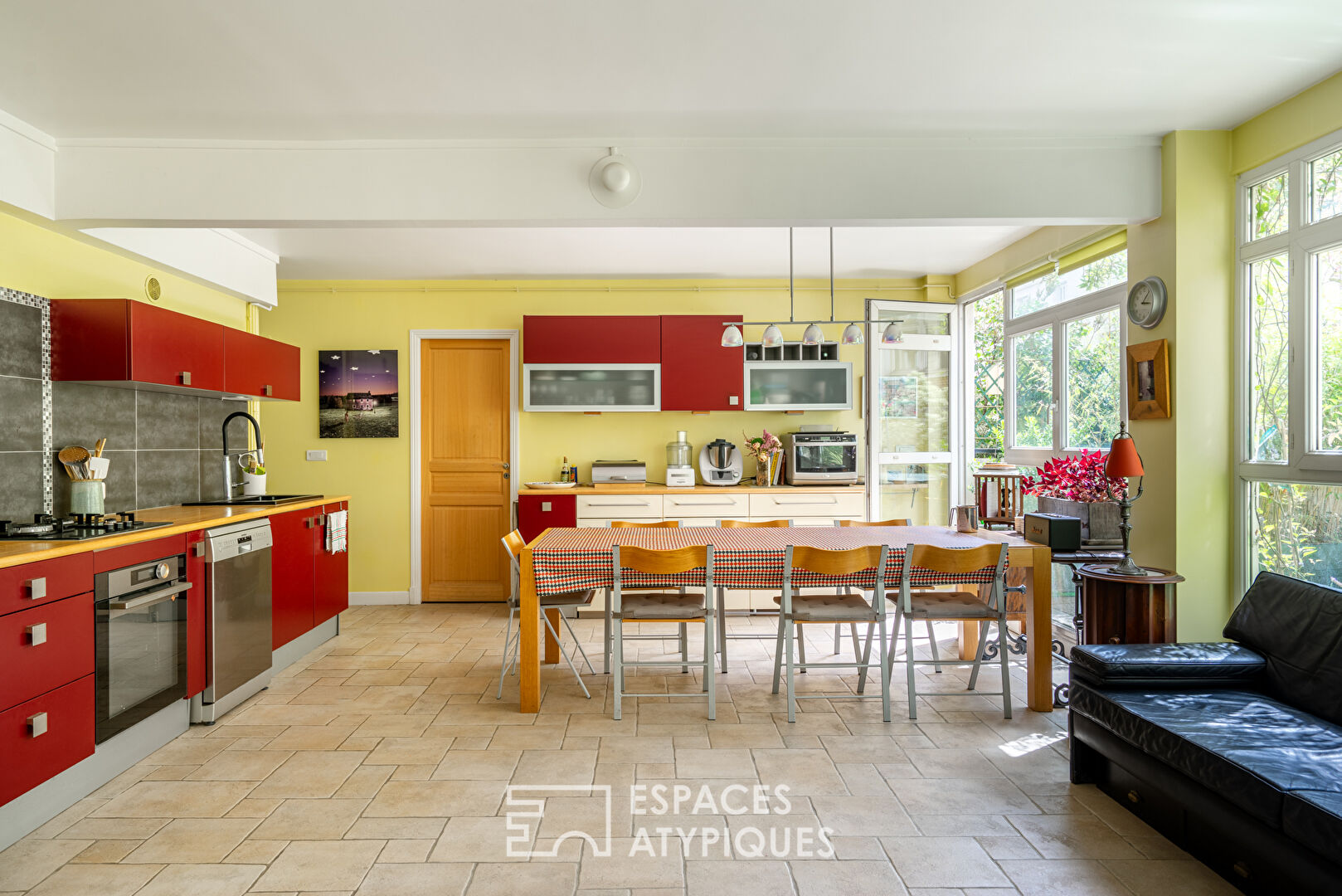 Appartement traversant avec terrasse proche place Voltaire