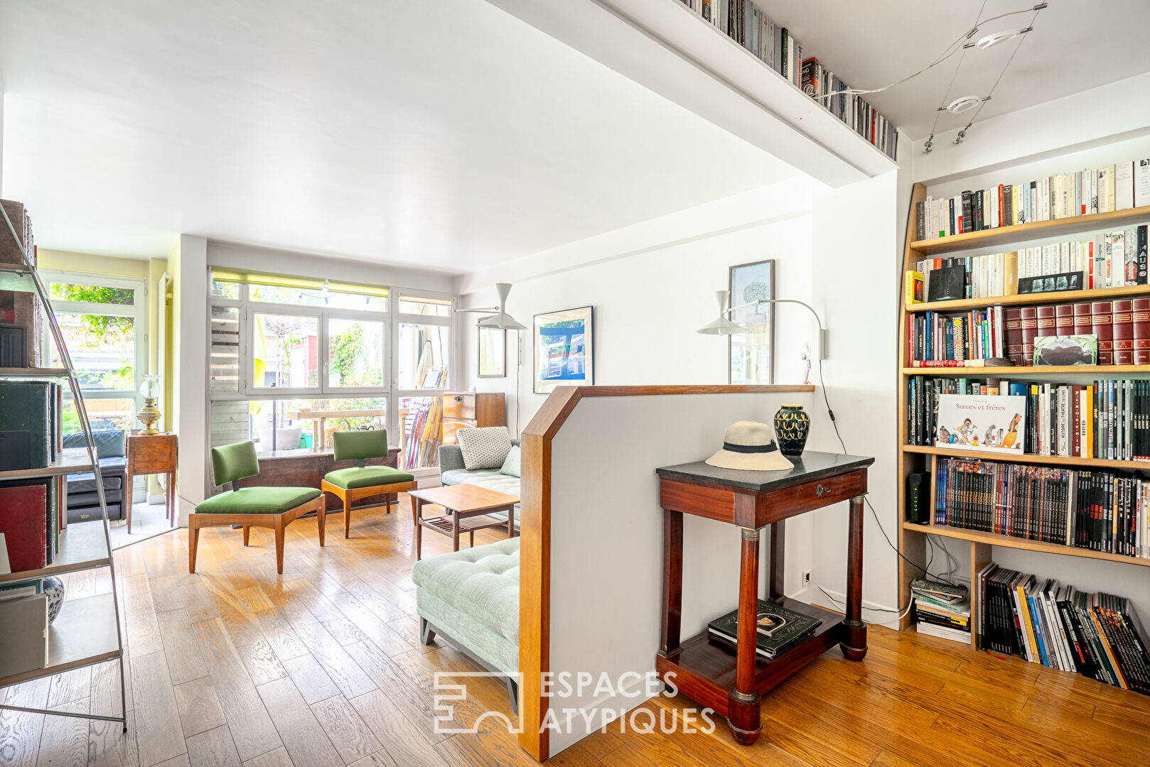 Appartement traversant avec terrasse proche place Voltaire