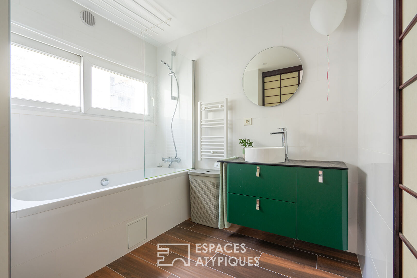 Appartement traversant avec terrasse proche place Voltaire