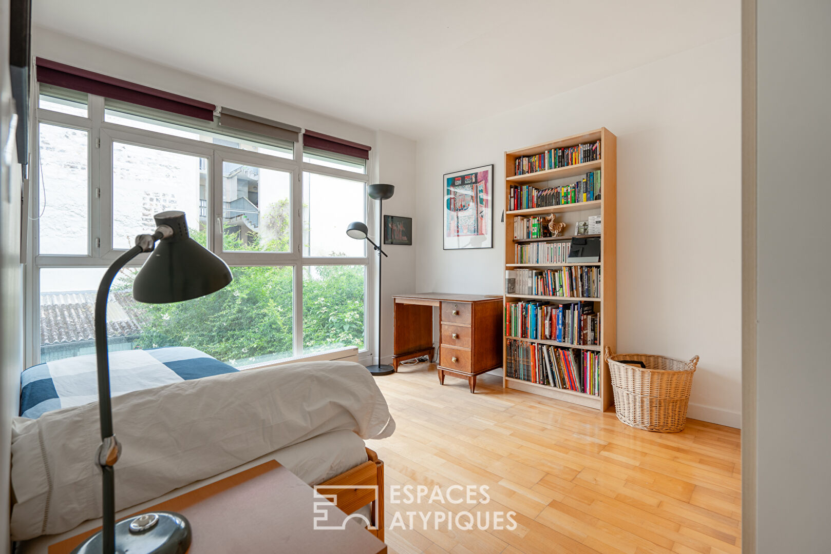Appartement traversant avec terrasse proche place Voltaire