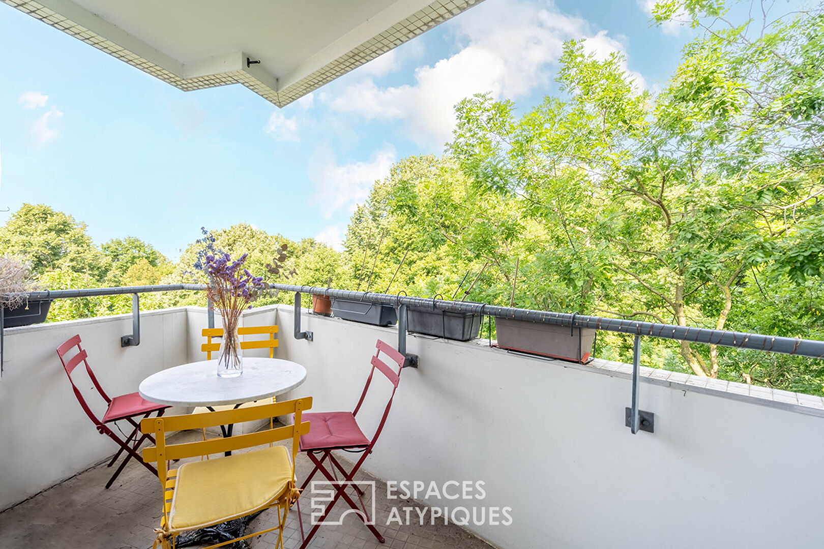 Apartment with balcony – Parc de Belleville