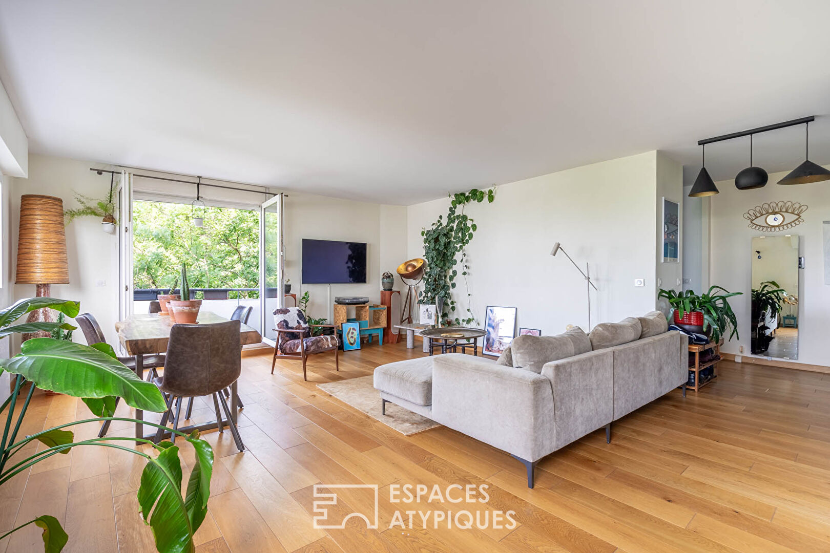 Apartment with balcony – Parc de Belleville