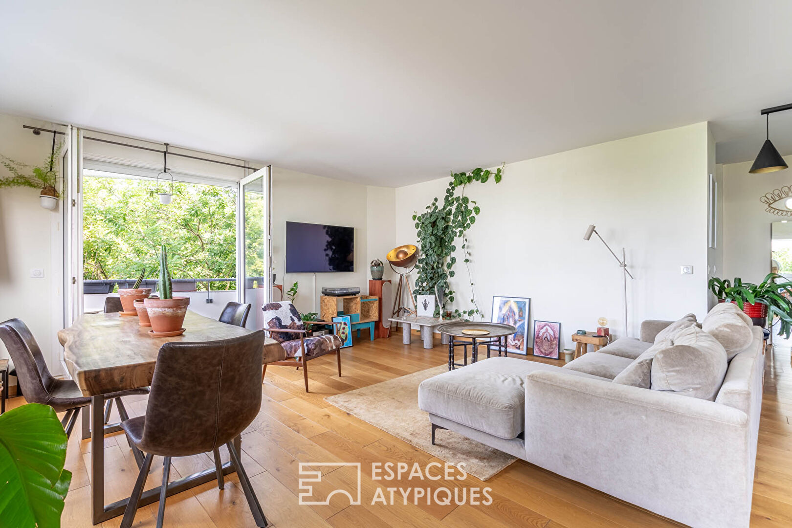 Apartment with balcony – Parc de Belleville