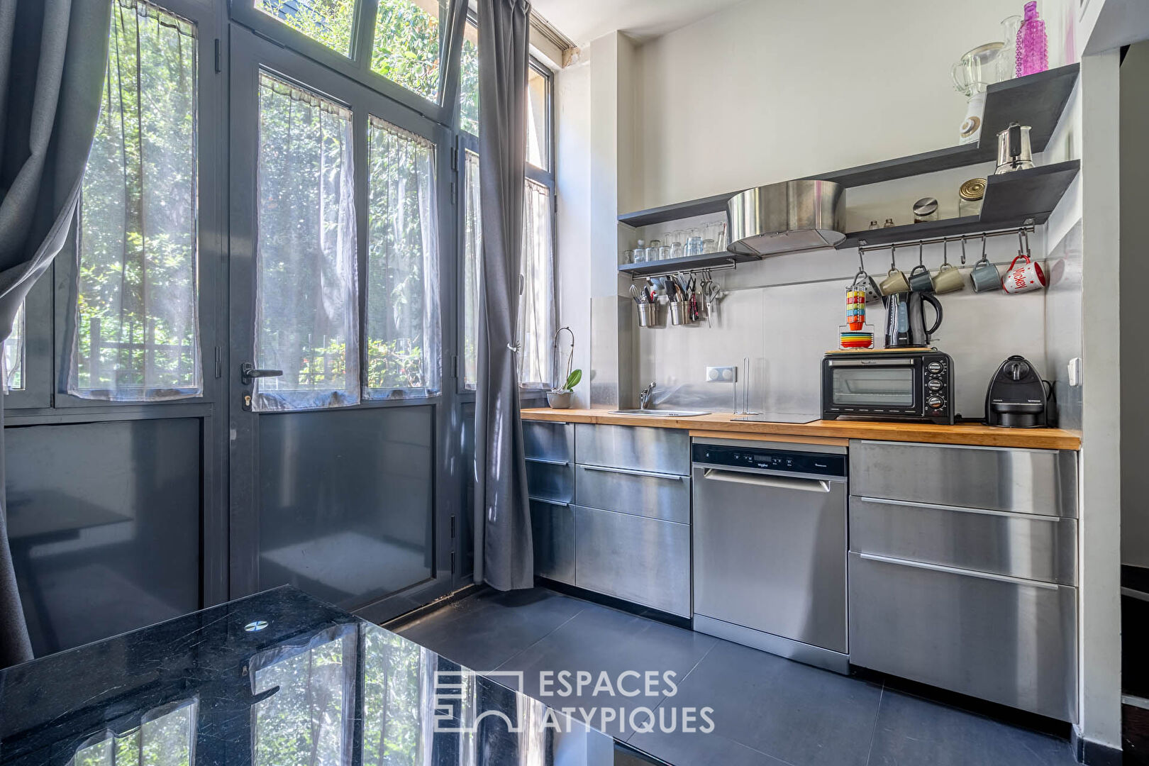 Ground floor studio with terrace