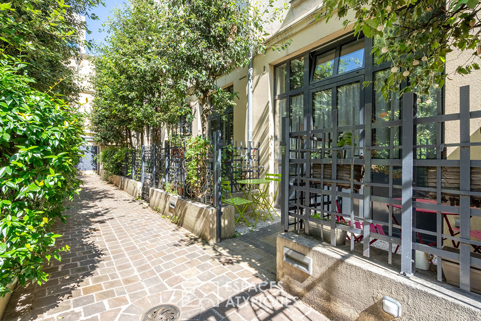 Ground floor studio with terrace