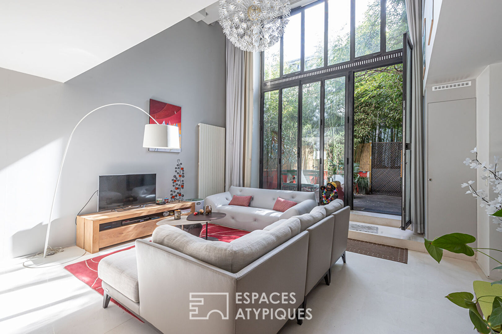 Duplex loft with tree-lined terrace