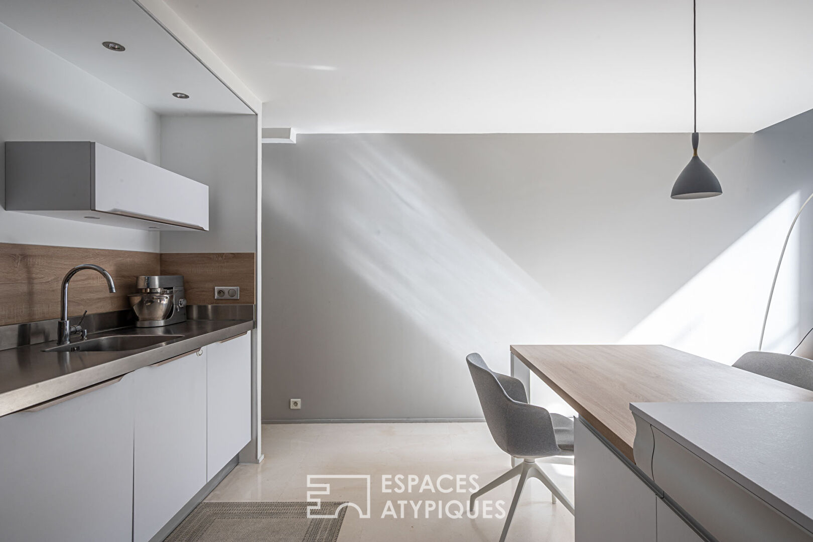 Duplex loft with tree-lined terrace