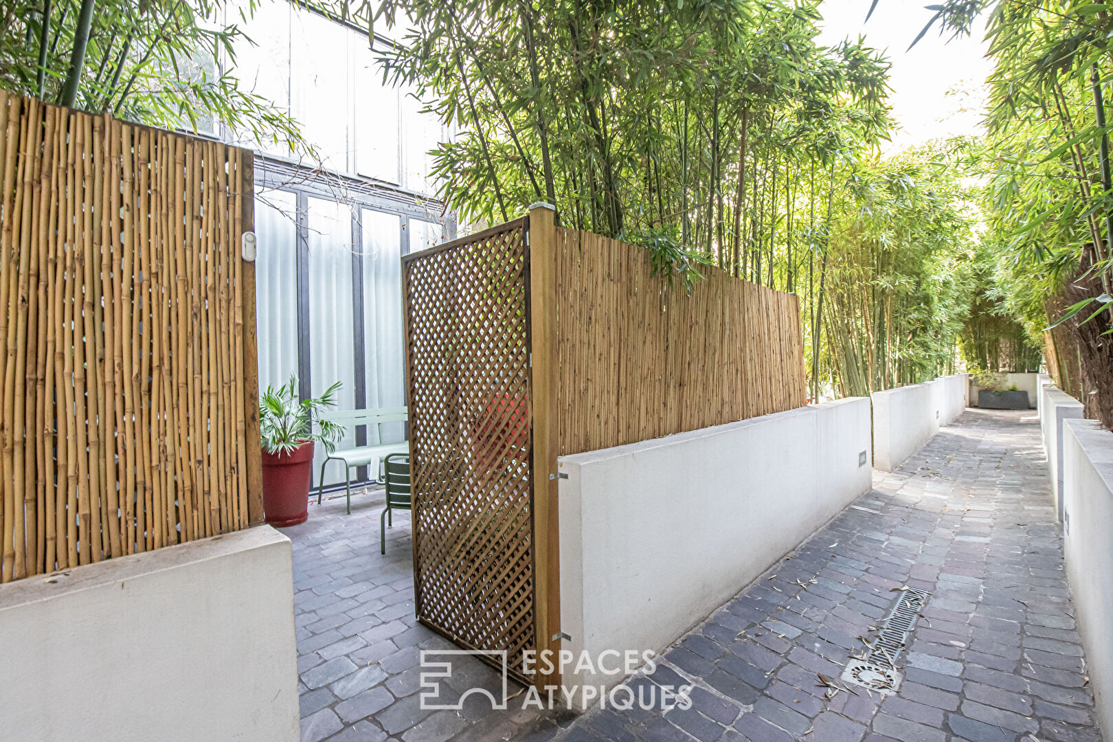 Duplex loft with tree-lined terrace