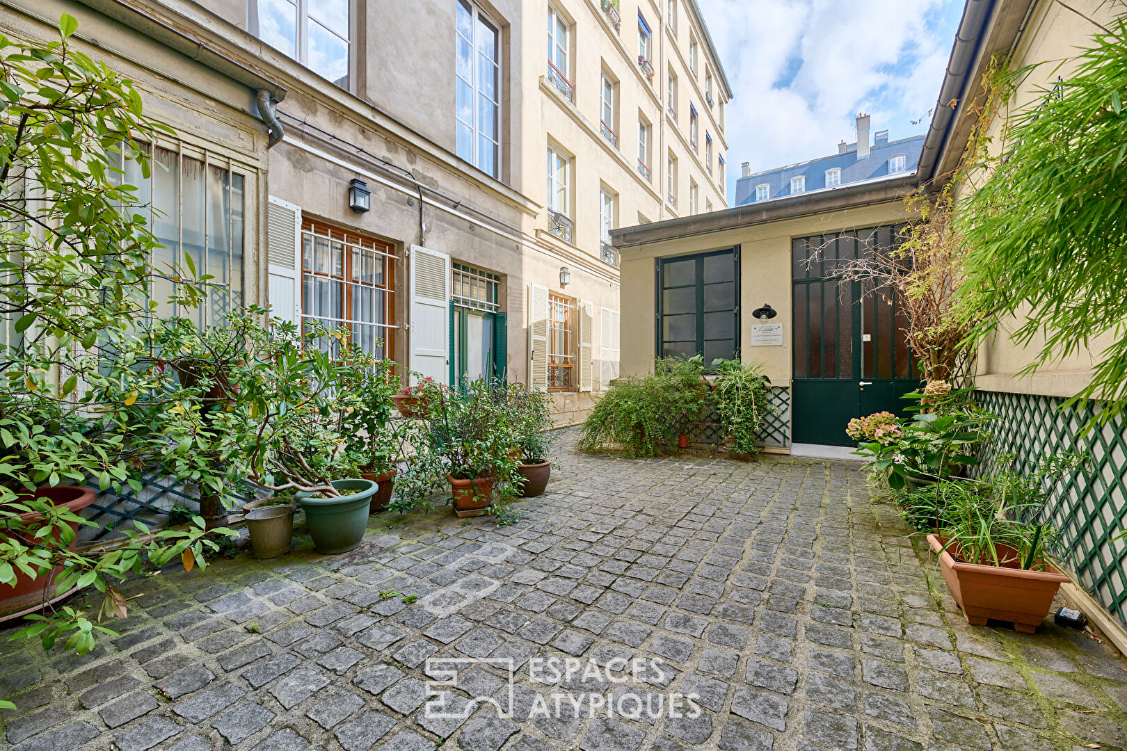 Studio ensoleillé au coeur du Marais historique