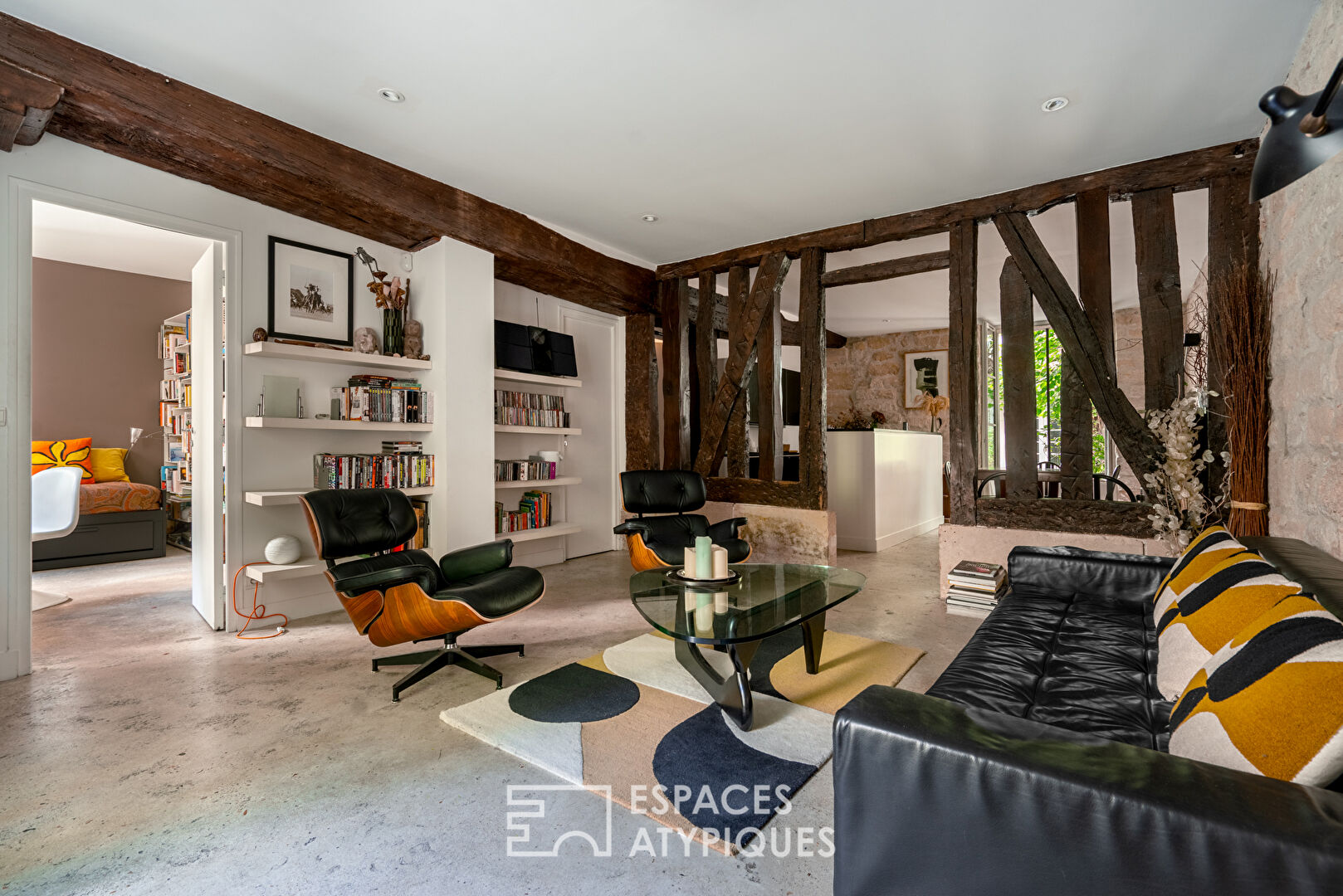 House-style apartment near Place des Vosges