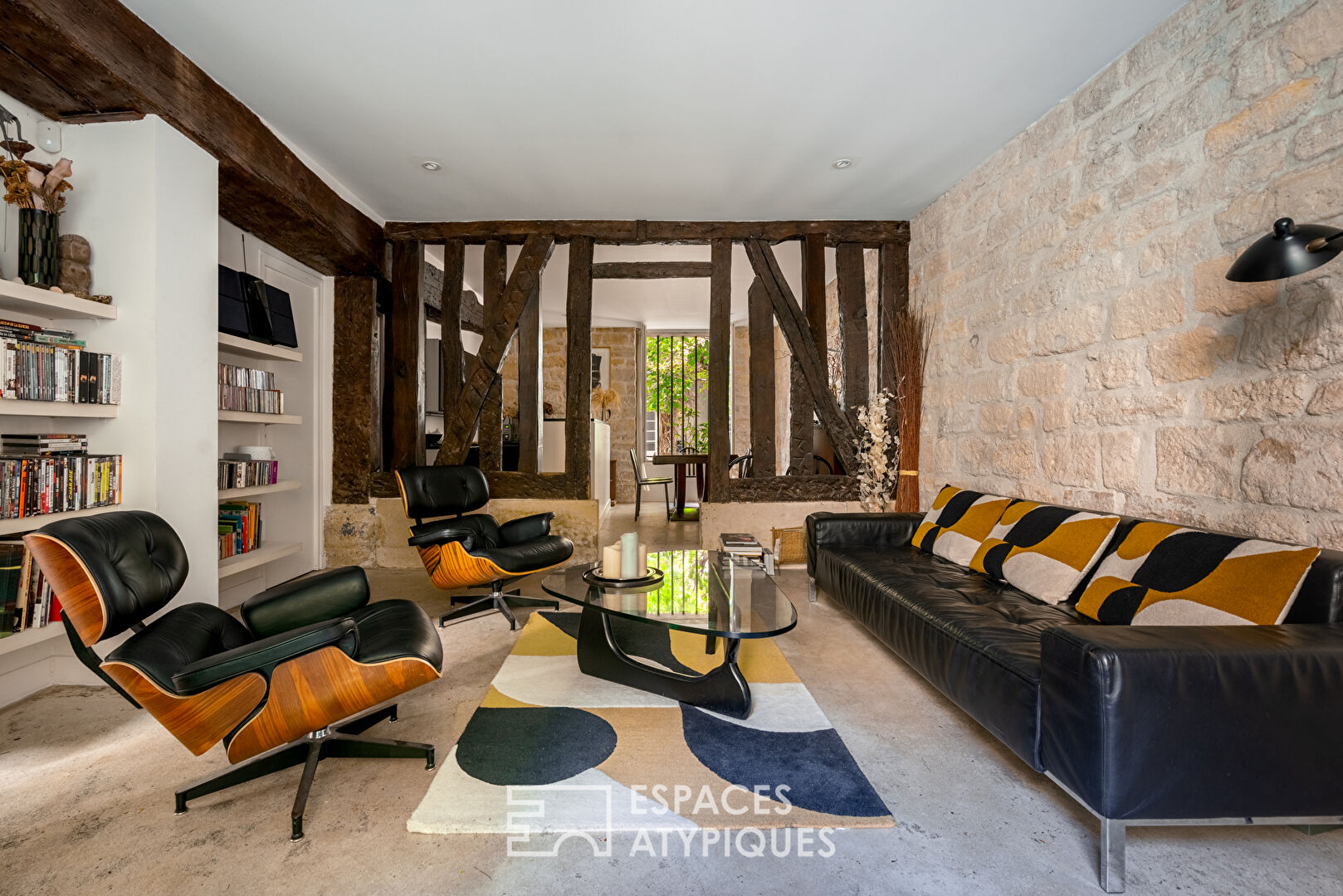 House-style apartment near Place des Vosges