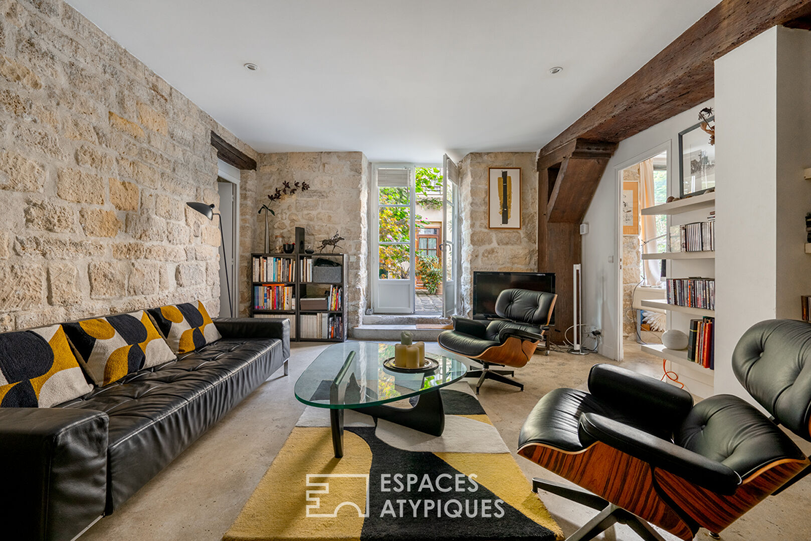 House-style apartment near Place des Vosges