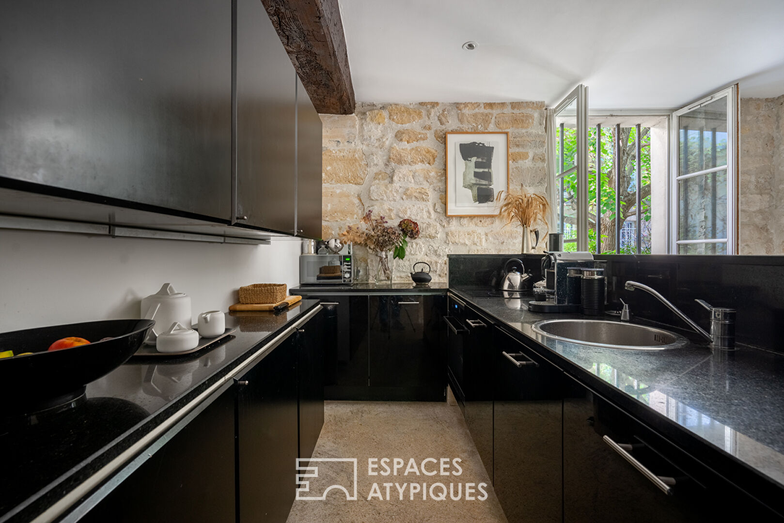 House-style apartment near Place des Vosges
