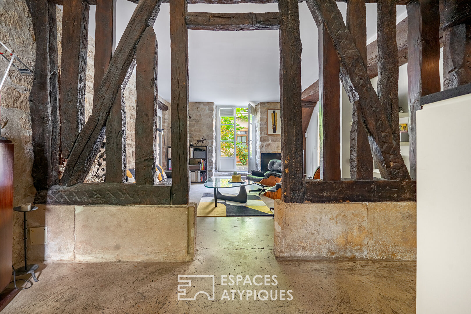 House-style apartment near Place des Vosges