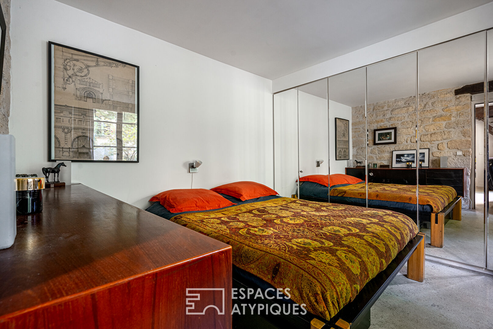 House-style apartment near Place des Vosges