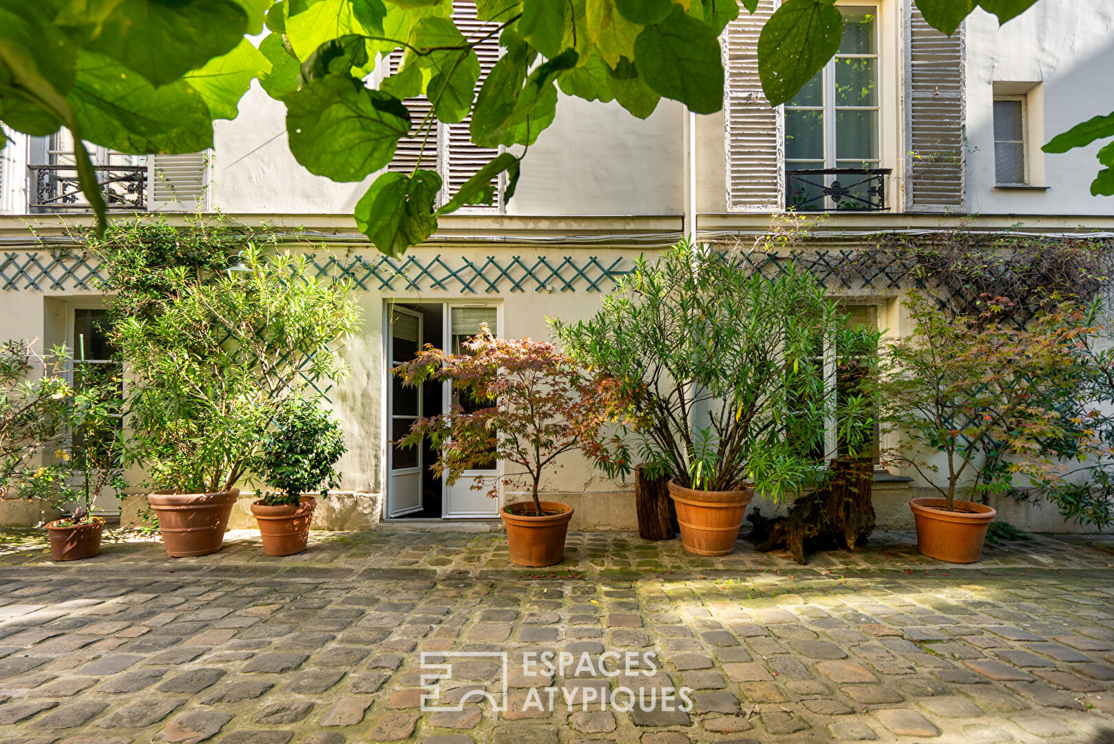 House-style apartment near Place des Vosges