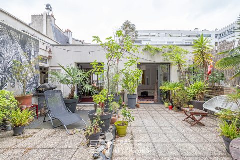 Dernier étage avec balcon et terrasse à Gambetta