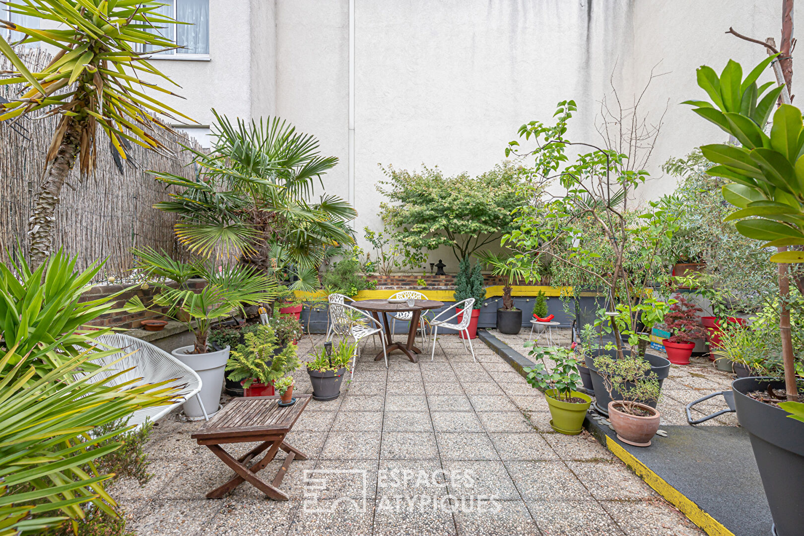 Dernier étage avec balcon et terrasse à Gambetta