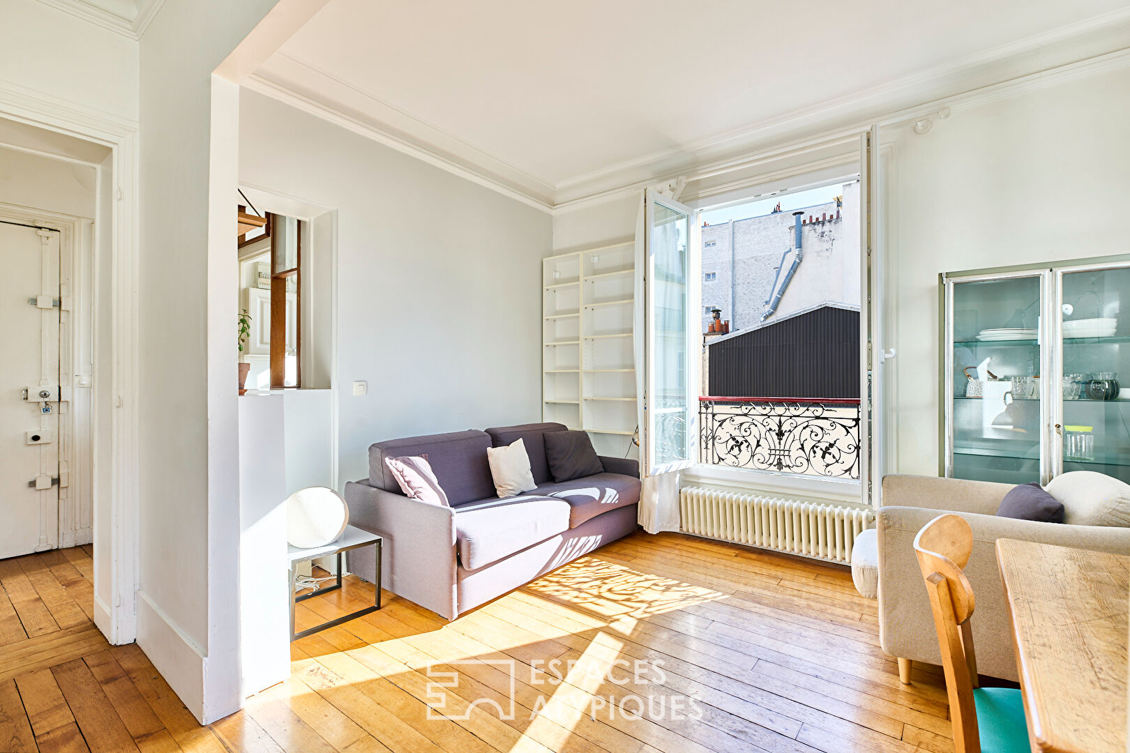 Sunny apartment in Parmentier