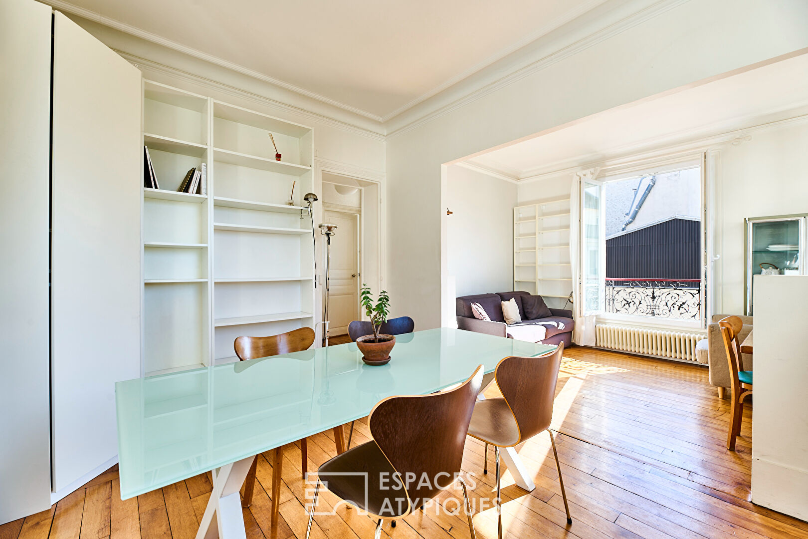 Sunny apartment in Parmentier
