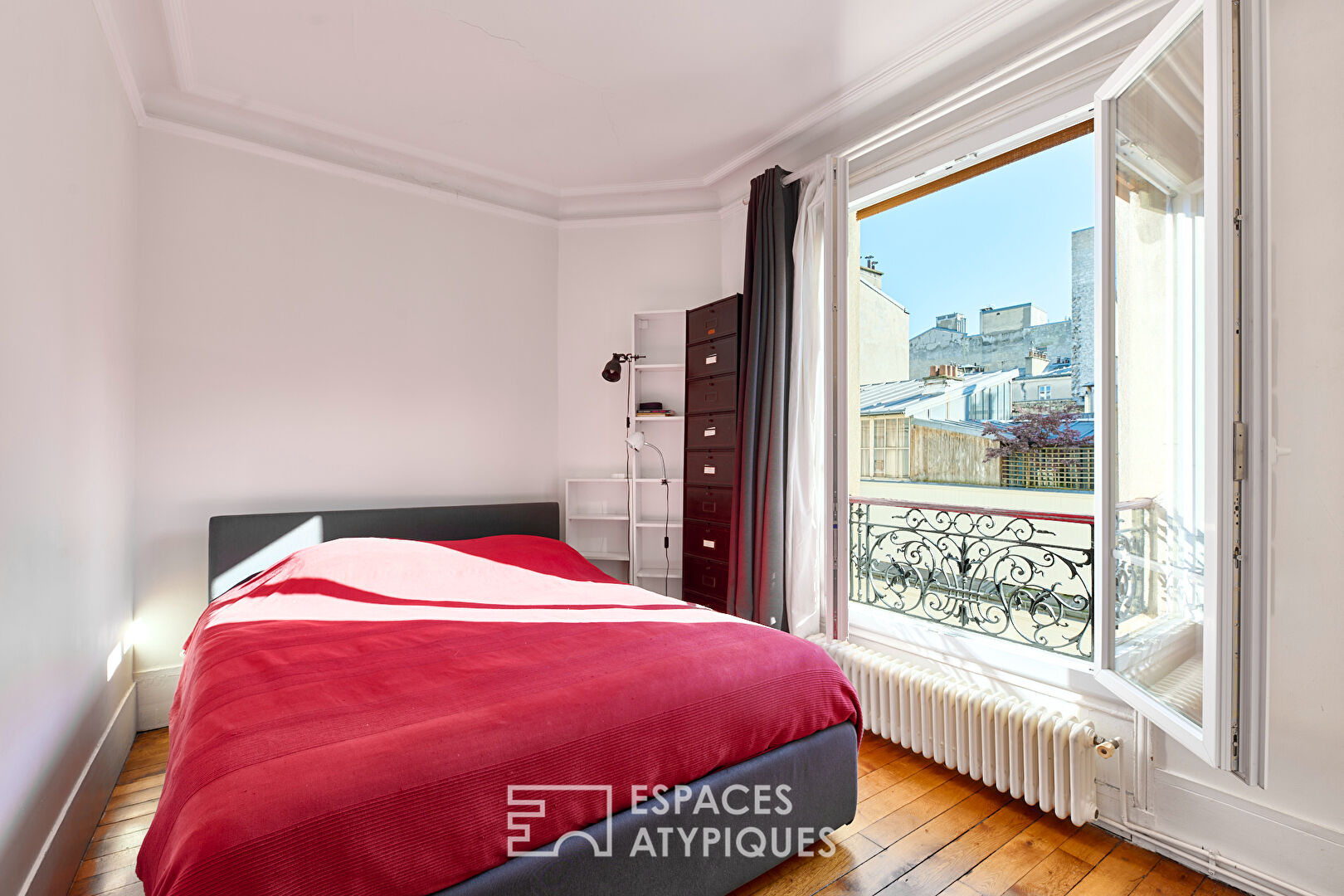 Sunny apartment in Parmentier