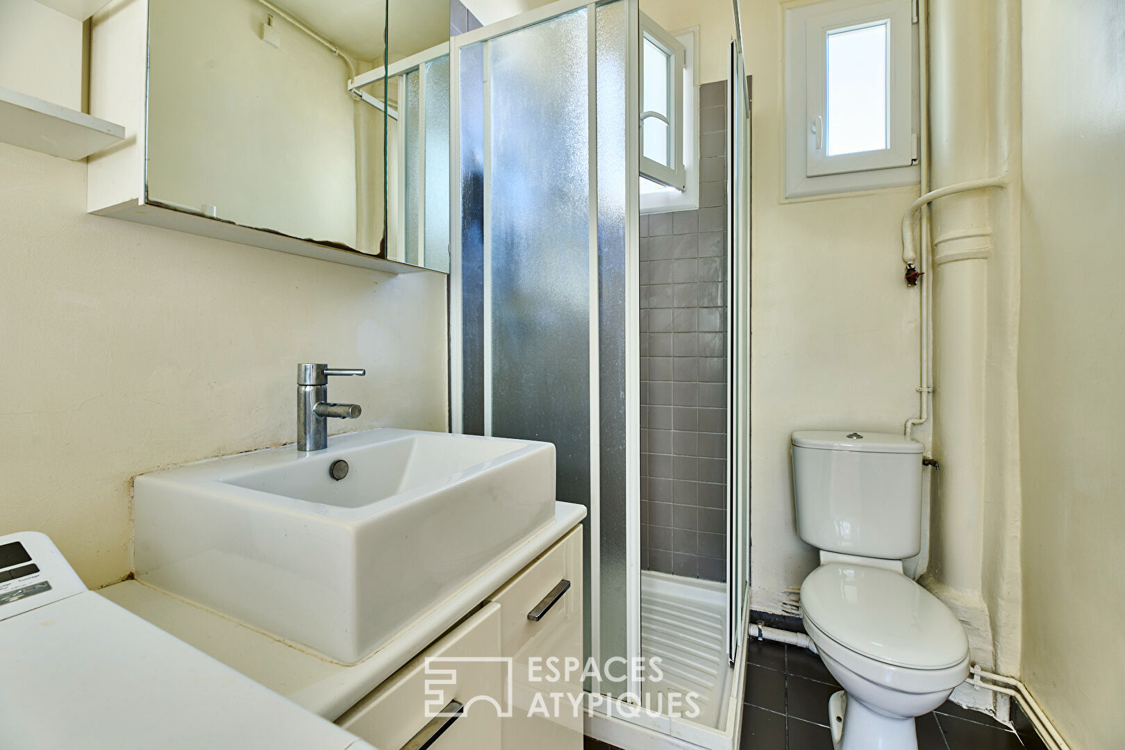 Sunny apartment in Parmentier