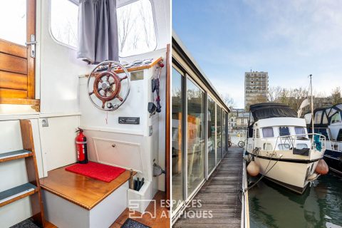 Pleasure boat with covered terrace