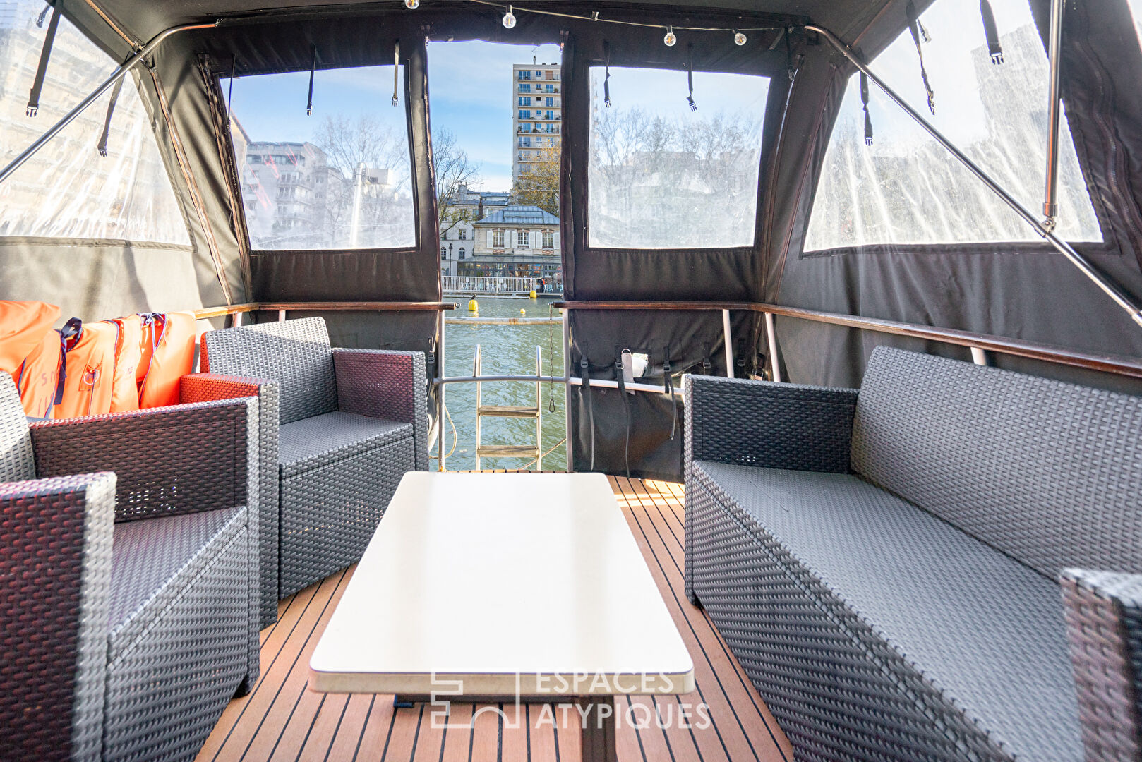 Pleasure boat with covered terrace
