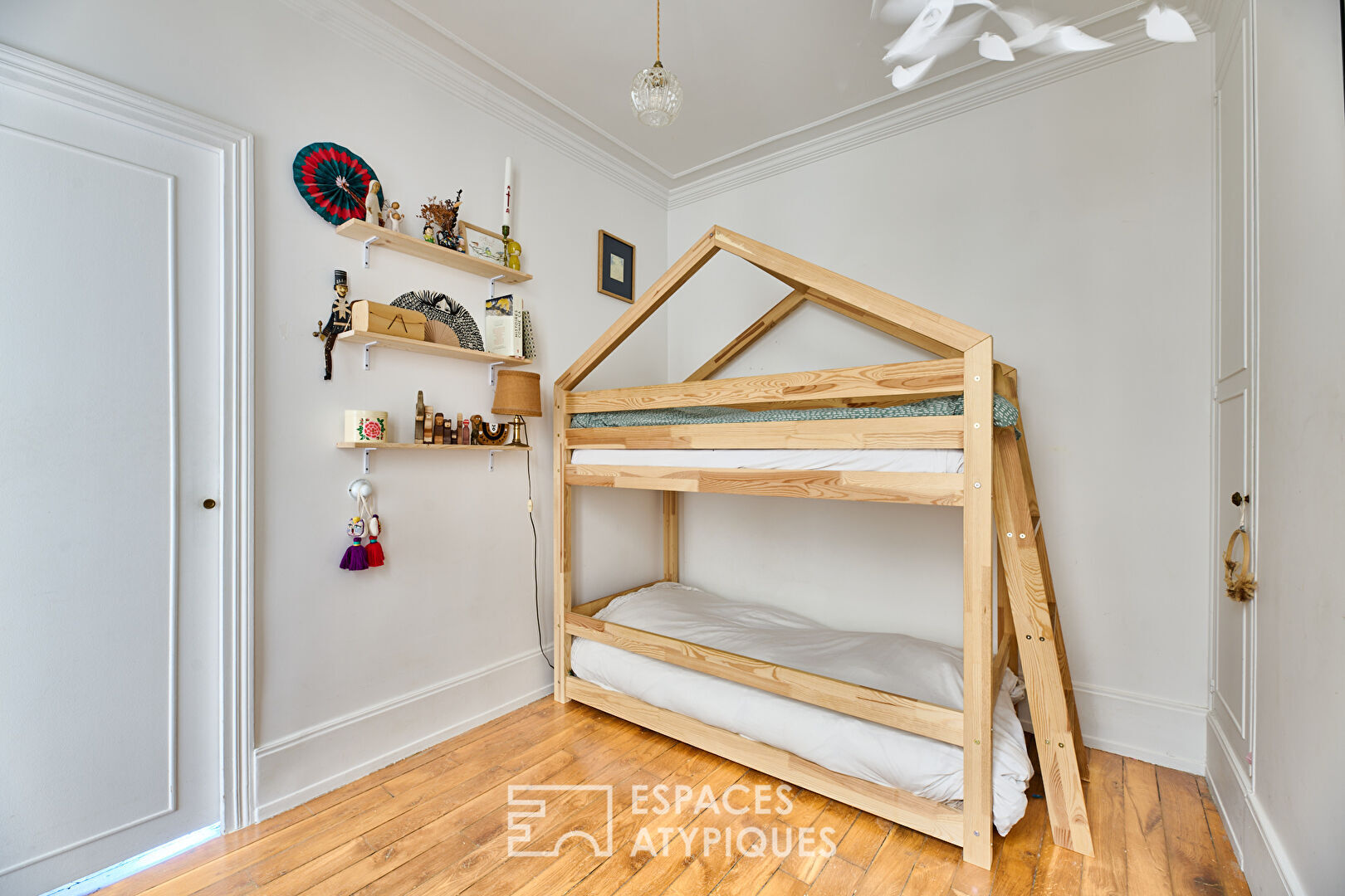 Bright apartment between Buttes-Chaumont and Parc de Belleville