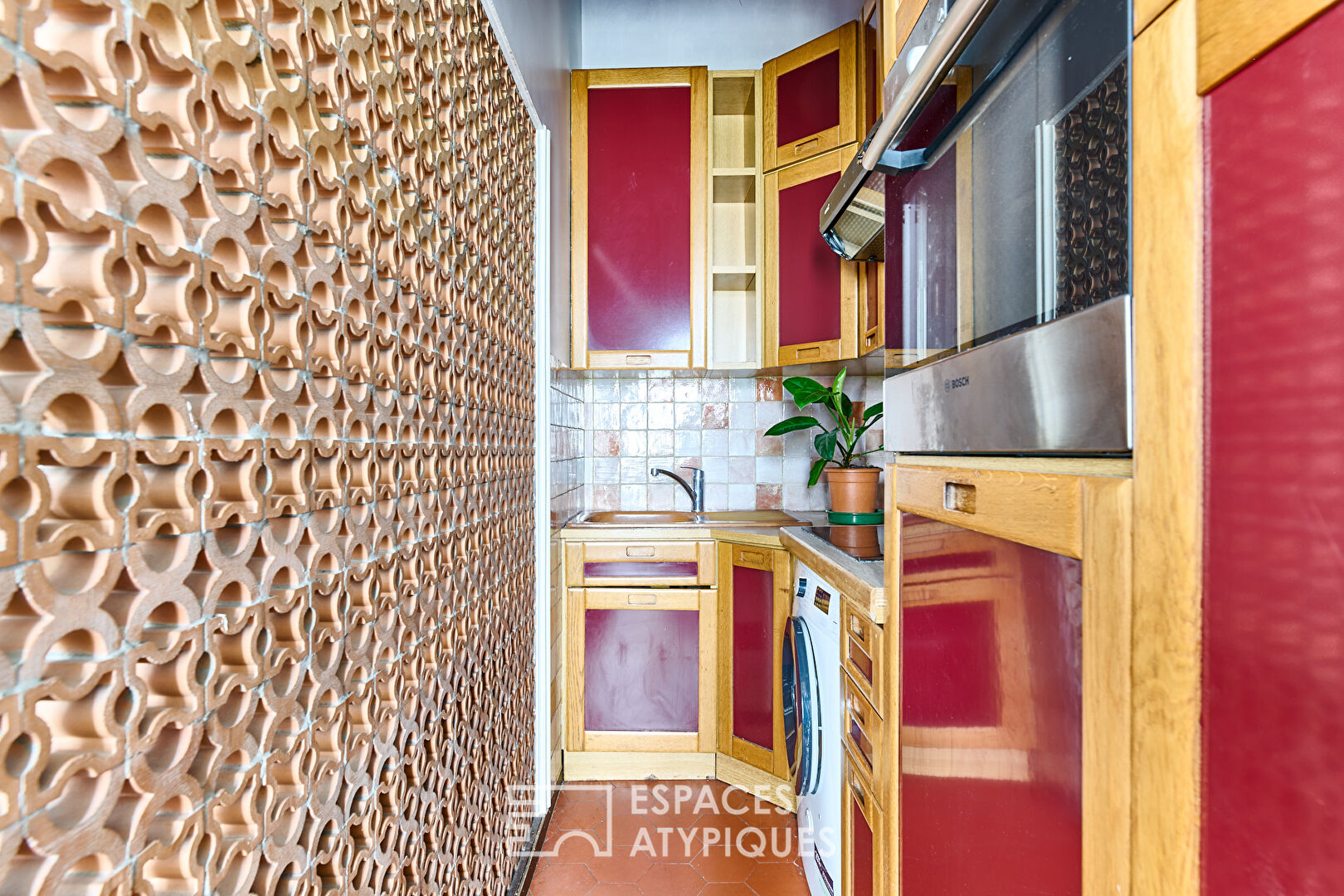 Old apartment with the charms of the Marais