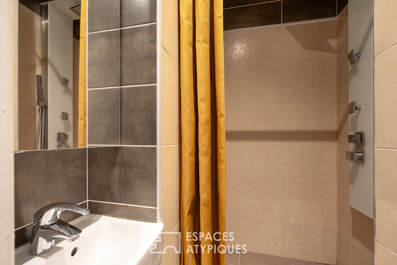 Studio with generous volumes in the Cité de la Roquette