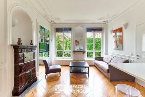 Contemporary apartment on green courtyard
