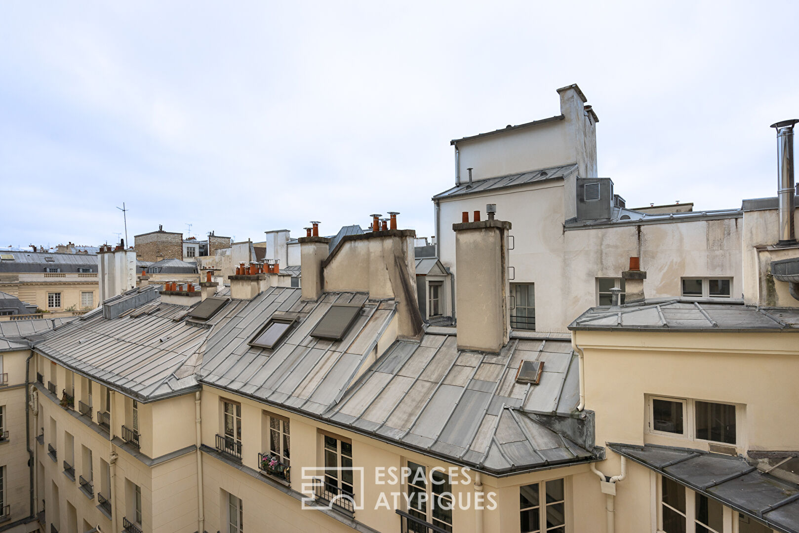 Appartement contemporain sur cour en plein coeur du Marais