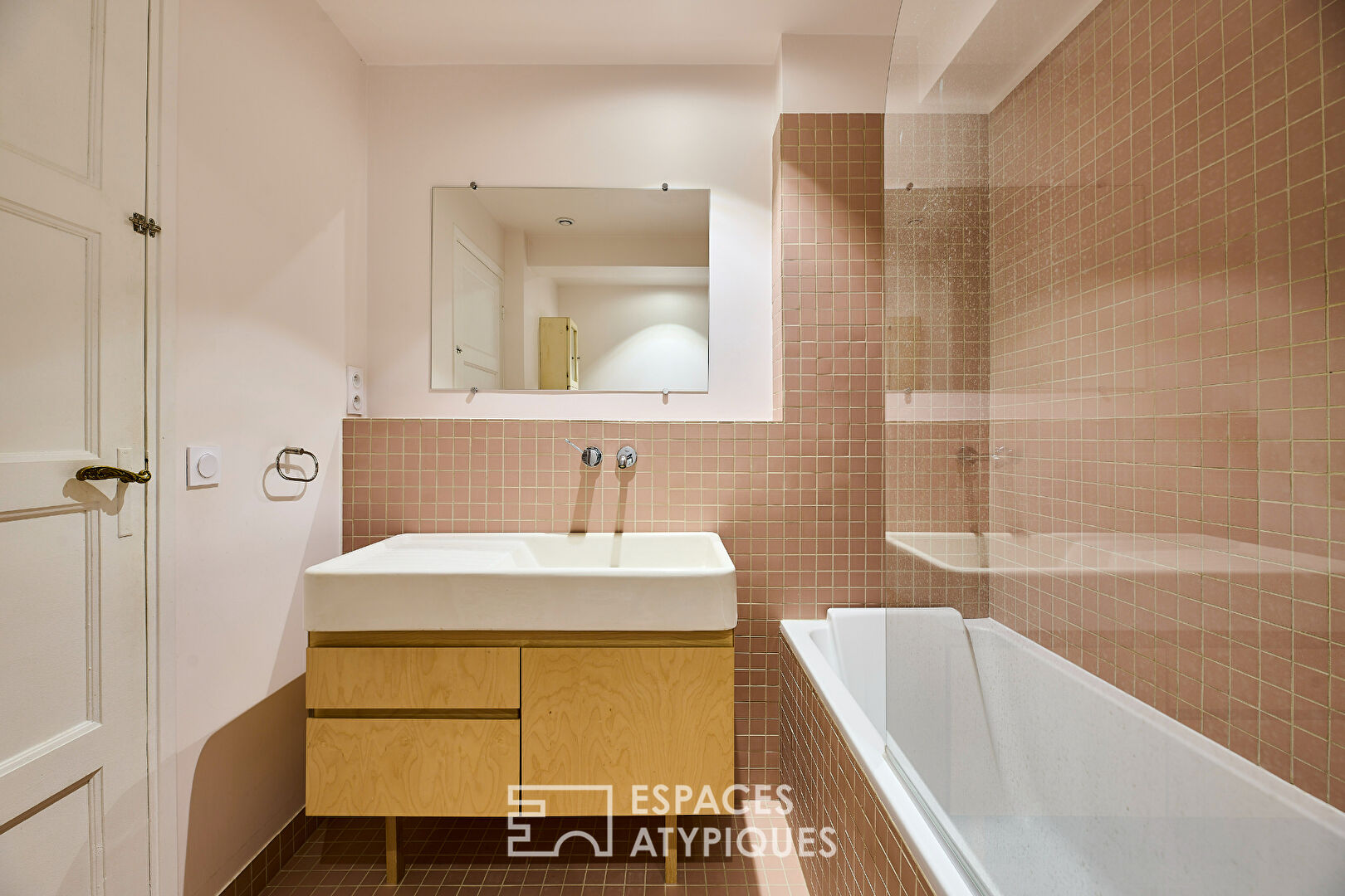 Appartement rénové au pied des Buttes Chaumont