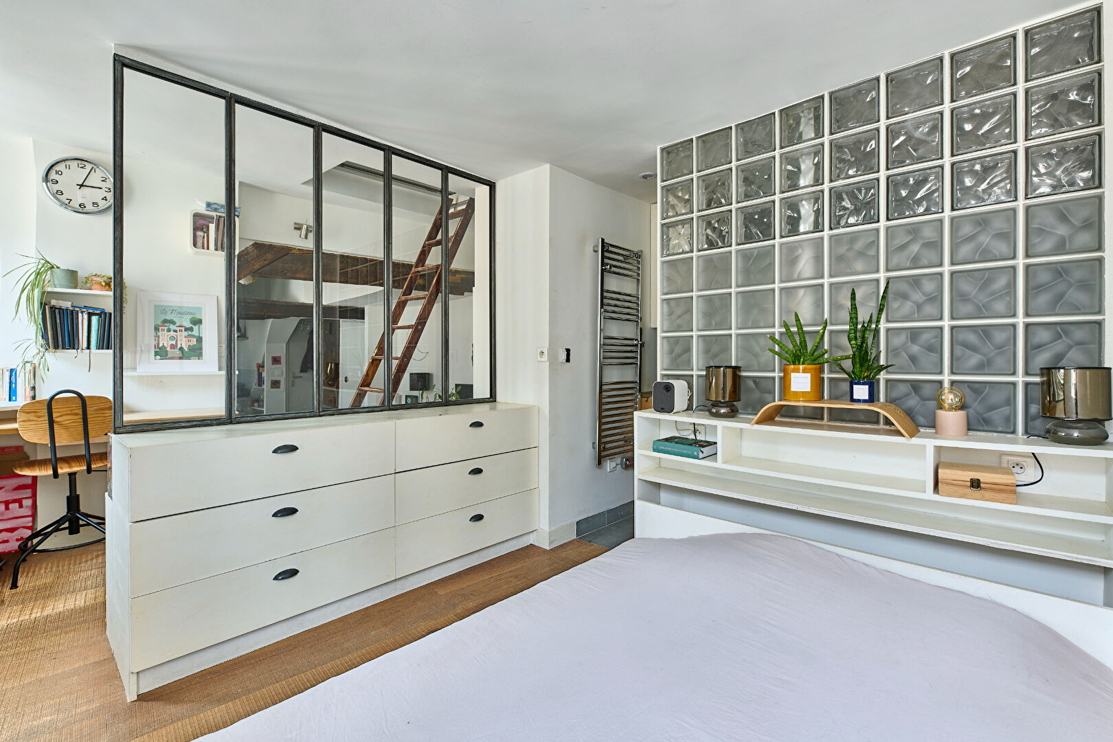 Top floor, a stone’s throw from the Canal St Martin